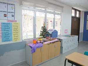 教室内のクリスマスデコレーション