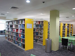 図書館内