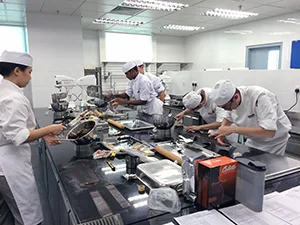 ホスピタリティー学部洋菓子用実習厨房