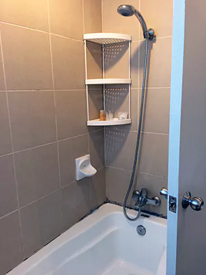 １人部屋(大)専用シャワー(バスタブ付のものも有)
