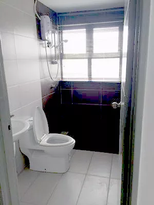 部屋中(2人部屋)専用シャワー・トイレ