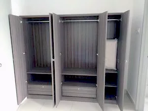 部屋中(2人部屋：専用シャワー・トイレ付)クローゼット