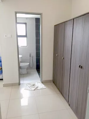 部屋中(2人部屋：専用シャワー・トイレ付)クローゼット