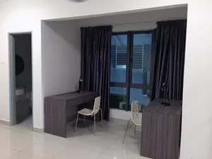 部屋大(2人部屋：専用シャワー・トイレ付)学習机