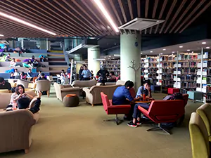 図書館内ラウンジ