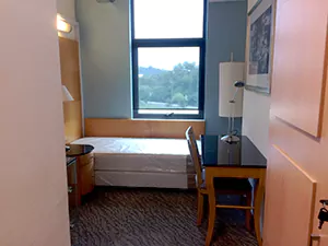 部屋大(１人部屋：専用シャワー・トイレ付)