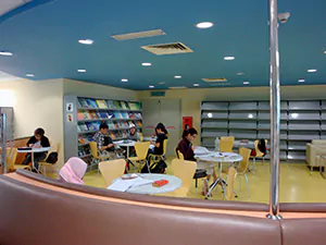 図書館内