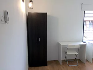 ２階２人部屋(大：専用シャワー・トイレ付)クローゼット