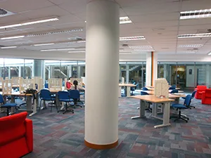 図書館自習エリア
