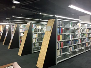図書館内