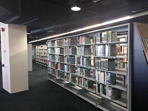 図書館内