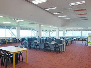 図書館内パソコンエリア