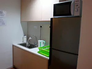 共用簡易炊事場(冷蔵庫、電子レンジ有)