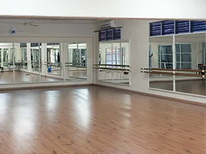 ダンススタジオ