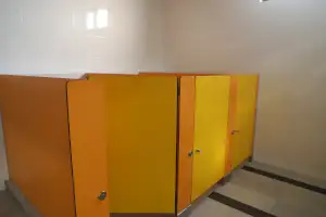 小学校低学年教室内トイレ